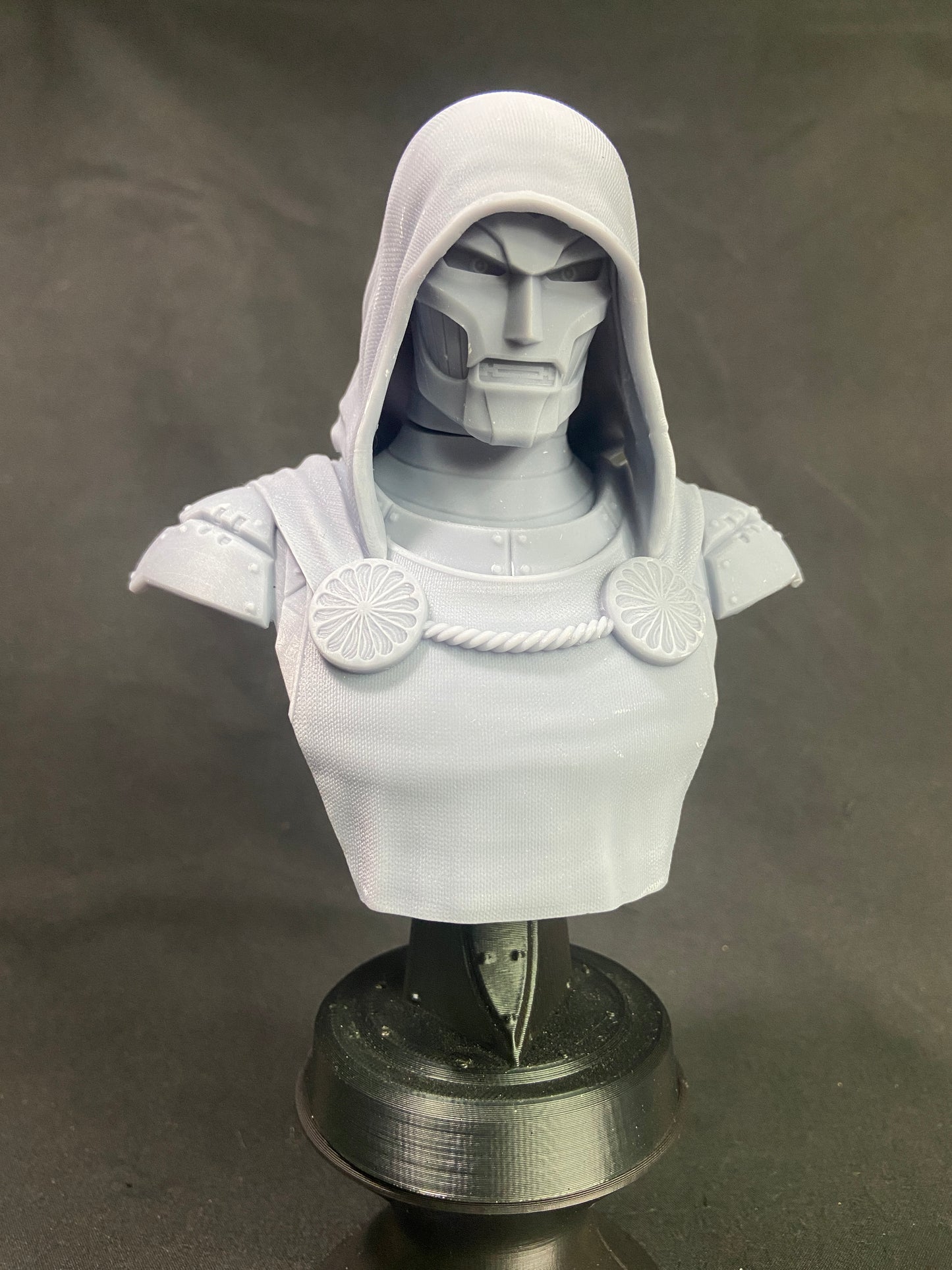 Dr. Doom Bust w. Stand